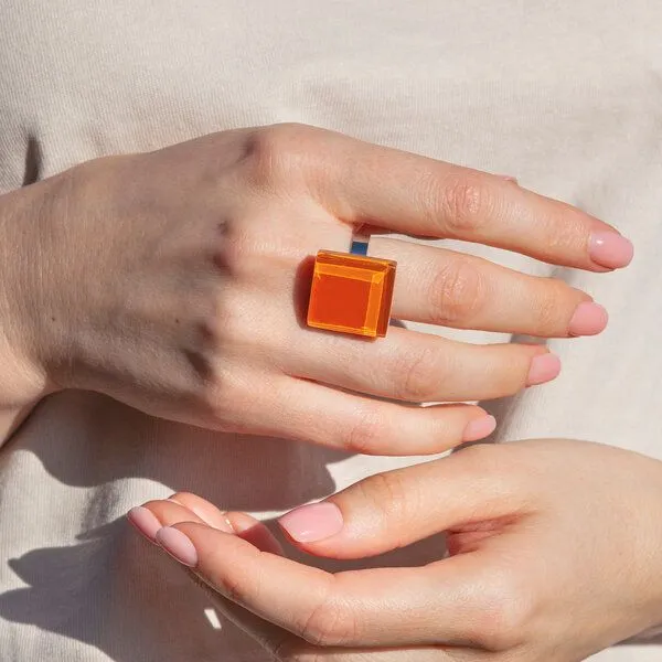 ALEXASCHA ALEXASCHA Geometrischer Statement Ring aus Glas PUREFORM, Orange, – Produktbild 2 von 4