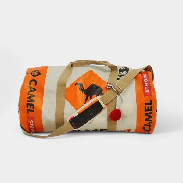 REFISHED fair fashion REFISHED fair fashion Tasche 'SPORTY BAG' - upcycelte Zementsäcke, #cement beige-orange, – Produktbild 1 von 2