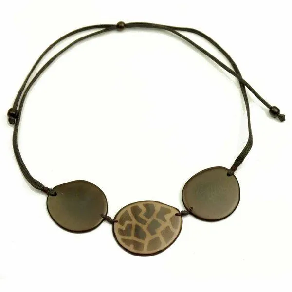 Mekhada Mekhada Tagua Kette "Hostami", Länge verstellbar bis ca. 70 cm, Textilband, Steinnuß, Braun, – Produktbild 1 von 1