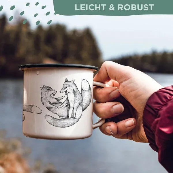LIGARTI Emaille Tasse – Tobende Füchse – LIGARTI Tiermanufaktur – Produktbild 4 von 4
