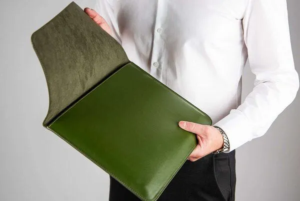 GREVIRO GREVIRO Tablet Tasche aus Kaktusleder (vegan) - für iPad Pro / iPad Air / Surface / Galaxy Tab, Grün, – Produktbild 1 von 4