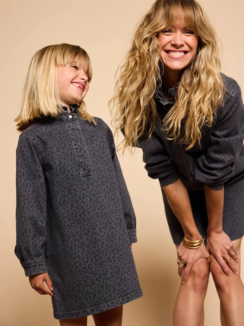 Envie De Fraise Mädchen Twill-Kleid mit Stehkragen ENVIE DE FRAISE Mama-Tochter-Capsule leo, Grau leo, – Produktbild 4 von 4