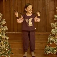 tetoi vienna tetoi-vienna TENCEL kuscheliges Kinder Sweatshirt Hose Set "Alpenflausch Hase", Weinrot, – Produktbild 1 von 1