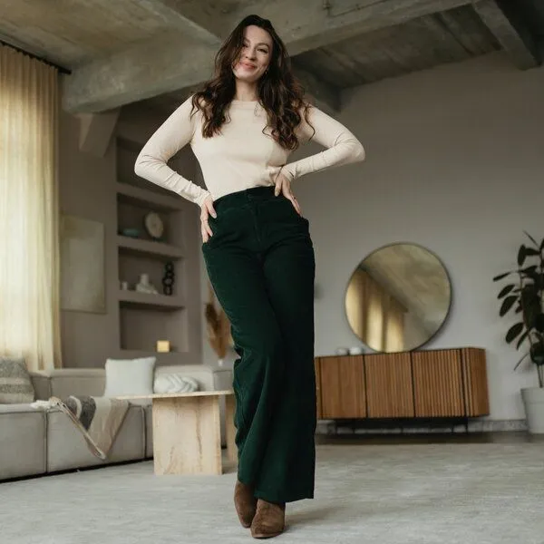 NORDLICHT NORDLICHT Cordhose Tonje aus 100% Bio-Baumwolle, Grün, – Produktbild 3 von 4