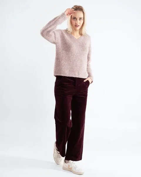 Alma & Lovis Alma & Lovis Pullover mit V-Ausschnitt aus Suri-Alpaka | Suri V-Neck Pullover, Rosa, – Produktbild 2 von 4