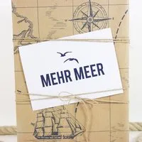 Bow & Hummingbird Bow & Hummingbird Postkarte Mehr Meer – Produktbild 1 von 1