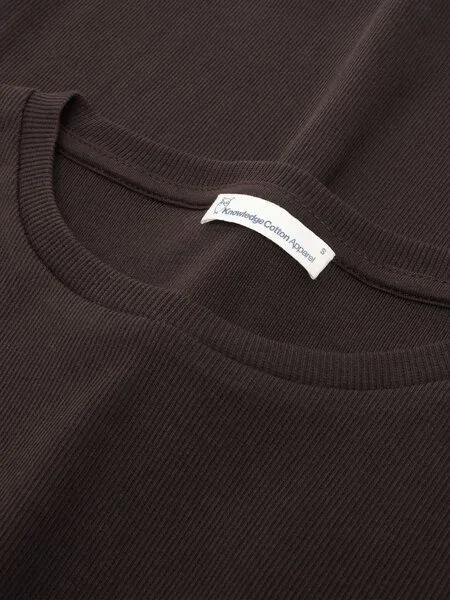 KnowledgeCotton Apparel KnowledgeCotton Apparel Langarmshirt - Rib Scoop neck long sleeved - aus Bio-Baumwolle, Braun (chocolate-torte), – Produktbild 3 von 3