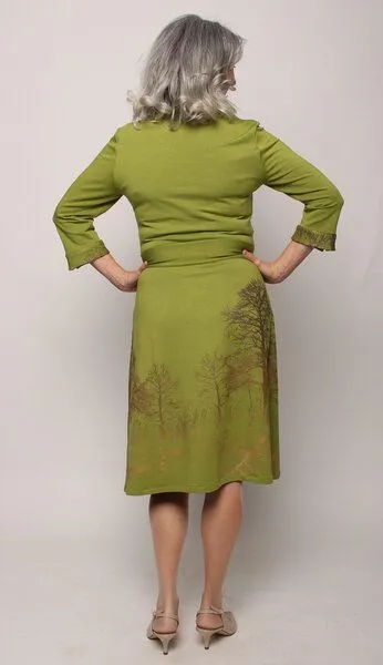 Peaces.bio - handbedruckte Biomode Peaces.bio - handbedruckte Biomode Kunstdruck-Kleid Baumgeschwister, Grün, – Produktbild 3 von 3