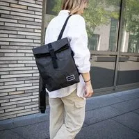 Paper Sons Paper & Sons Nachhaltiger Rucksack, Laptop Rucksack wasserabweisend, veganer schwarzer Rucksack für Damen und Herren, 10l, Schwarz, – Produktbild 1 von 1