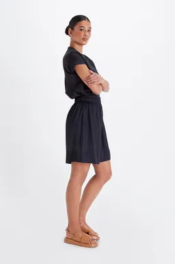 Neu Nomads Neu Nomads Damen vegan Shorts Breezy Caicos Schwarz – Produktbild 1 von 1