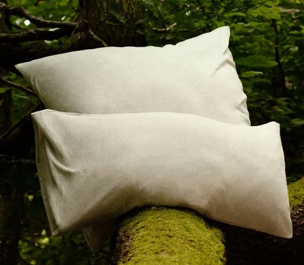 noca noca Aurora, klimapositiver Kissenbezug aus 100% Bio-Baumwolle, Jersey, Grau melange, – Produktbild 1 von 3