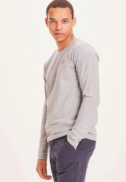 KnowledgeCotton Apparel KnowledgeCotton Apparel Locust Badge Longsleeve – Produktbild 1 von 1