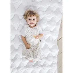 Träumeland Träumeland 2-tlg. Steppbett-Set Märchenweich 80x80 / 135x200 cm 5.5 TOG – Produktbild 1 von 1