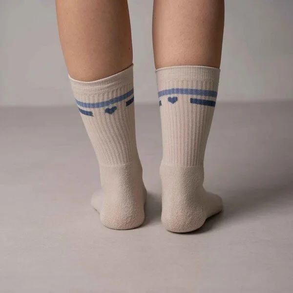 Vresh Clothing Vresh Clothing Vresh Verliebt - Tennis Socken aus Biobaumwoll-Mix, Beige/blau, – Produktbild 3 von 4