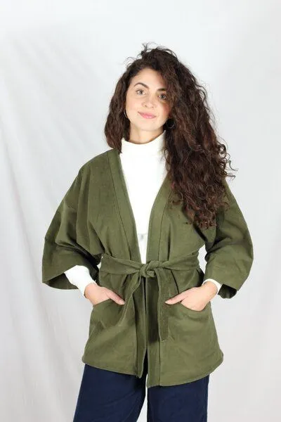 ManduTrap ManduTrap Elegante Kimonojacke aus Biobaumwolle – Cord in Grün, Blau oder Berry mit Gürtel und Taschen, Grün, – Produktbild 4 von 5