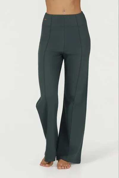 Urban Goddess Urban Goddess Cayha Flared Yogahose, Pinyon (grau), – Produktbild 1 von 5
