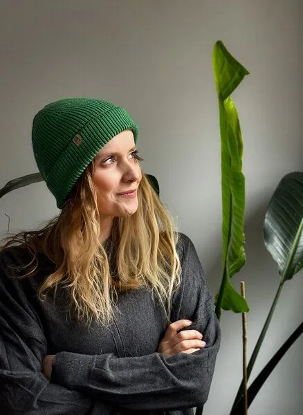 Kopyto Kopyto DEER - Mütze 100% RWS Merinowolle Mulesingfrei, leichte Beanie ohne Umschlag, Unisex, Grasgrün, – Produktbild 2 von 4
