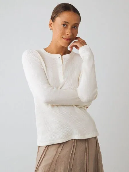 Honest Basics Honest Basics Damen Henley Langarmshirt aus Bio- und recycelter Baumwolle, Swan, – Produktbild 2 von 4