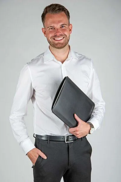 GREVIRO GREVIRO iPad Sleeve aus Kaktusleder (vegan) – passend für iPad 11", Surface Go, Galaxy Tab & Kindle Scribe, Grün, – Produktbild 2 von 3