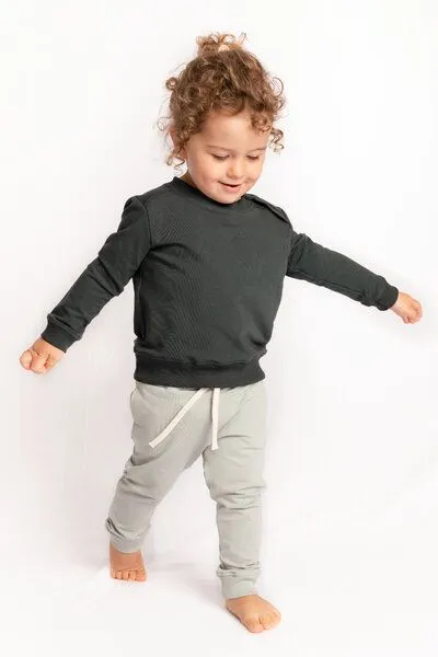 M23 M23 Kinder Sweater aus Biobaumwolle, Modell "Charlie", Olivgrün, – Produktbild 1 von 4