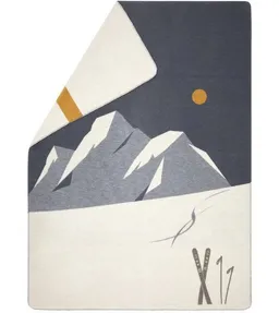 david fussenegger David Fussenegger SAVONA Wohndecke “skis & spuren“ 200 x 150 cm aus Recyclingbaumwolle – Produktbild 1 von 1