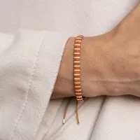 juni juni Herbstliches Perlenarmband "Mara" mit verstellbarer Schiebeperle aus recyceltem Gold oder Silber – Produktbild 1 von 1