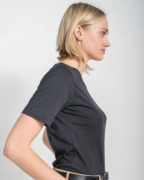 Alma & Lovis Alma & Lovis Basic T-Shirt aus 100% Bio-Baumwolle ‚Tee‘, Schwarz, – Produktbild 2 von 4