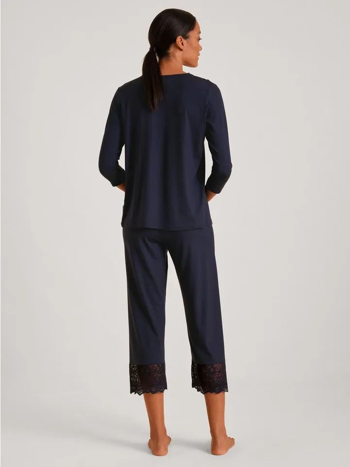 CALIDA CALIDA Capri-Pyjama Elegant Dreams Damen (2 tlg) seidig weich, anschmiegsam mit Spitze, Blau, – Produktbild 3 von 5