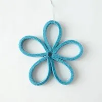 matilda k manufaktur matilda k. manufaktur minimalistische zarte Filzblüten 'flora' – zeitlose Dekoration in vielen wunderschönen Farben, Türkis, – Produktbild 1 von 1