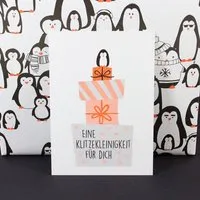 Bow & Hummingbird Bow & Hummingbird Postkarte "Eine Klitzekleinigkeit" – Produktbild 1 von 1