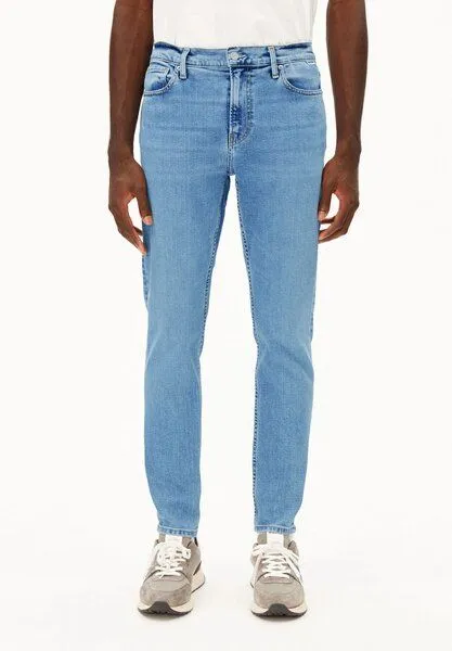 ARMEDANGELS ARMEDANGELS AARJO TARPA Herren Tapered Jeans recycelter Baumwoll Mix Comfort Stretch, Cloud, – Produktbild 1 von 3