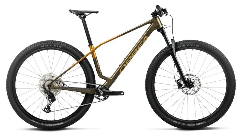 We Cycle Orbea Alma M50 29' ' Carbon MTB Fahrrad caramel carbon view/leo orange 2027 L (178-190 cm) | Mountainbikes – Produktbild 1 von 1