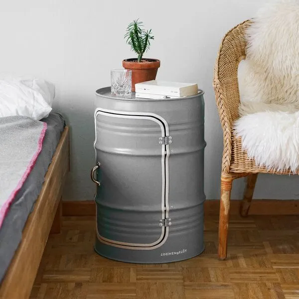 Lockengelöt Lockengelöt Nachttisch/Couchtisch mit Tür aus einem kleinen Ölfass, Grau, – Produktbild 1 von 3