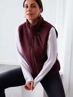 Kultgut Kultgut New Recycling Generation - Kuschelige Sherpa Fleeceweste / With Love – Produktbild 1 von 1