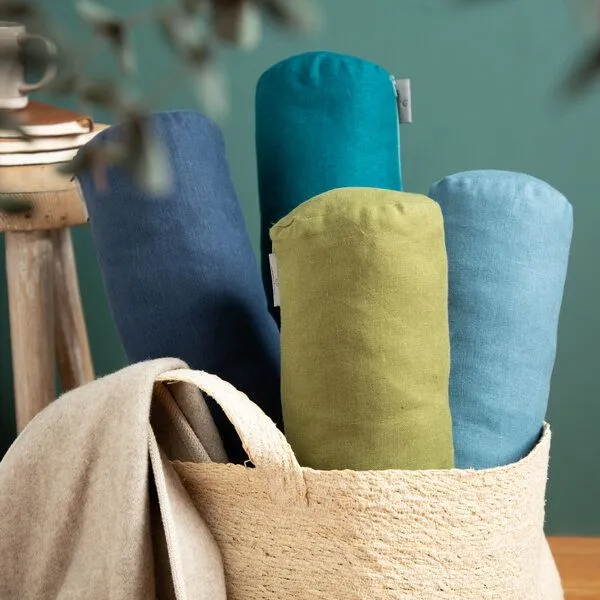 nahtur-design nahtur-design Nackenrolle mit Bezug aus 100% Leinen und Füllung mit Merinowolle oder Dinkelspelz, Violett, – Produktbild 4 von 4