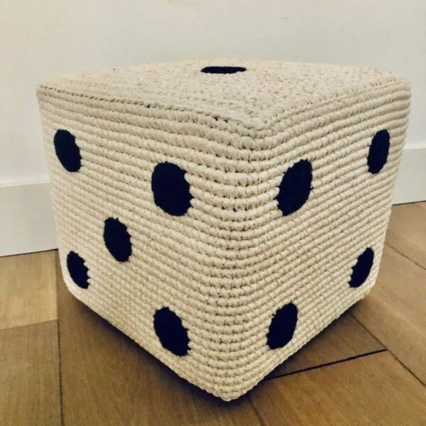 Luna-Leena Luna-Leena Kinder-Würfel-Pouf – Weiß & Schwarz – handgehäkelt aus Baumwolle – Produktbild 1 von 3