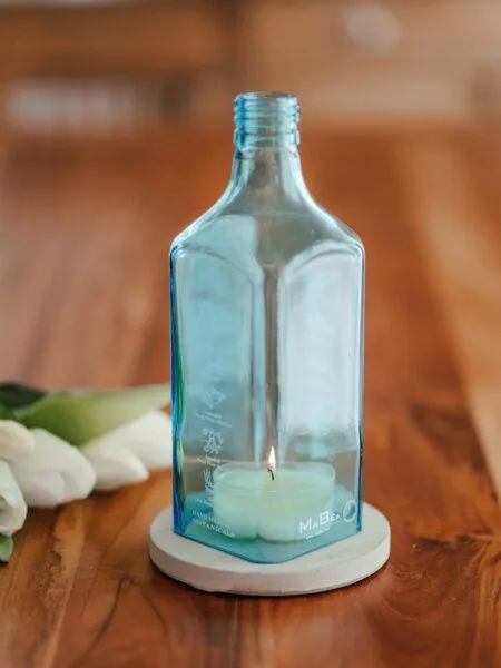 MaBe MaBe WINDLICHT aus der wunderbaren zartblauen Gin Flasche - Bombay, Grau, – Produktbild 1 von 4