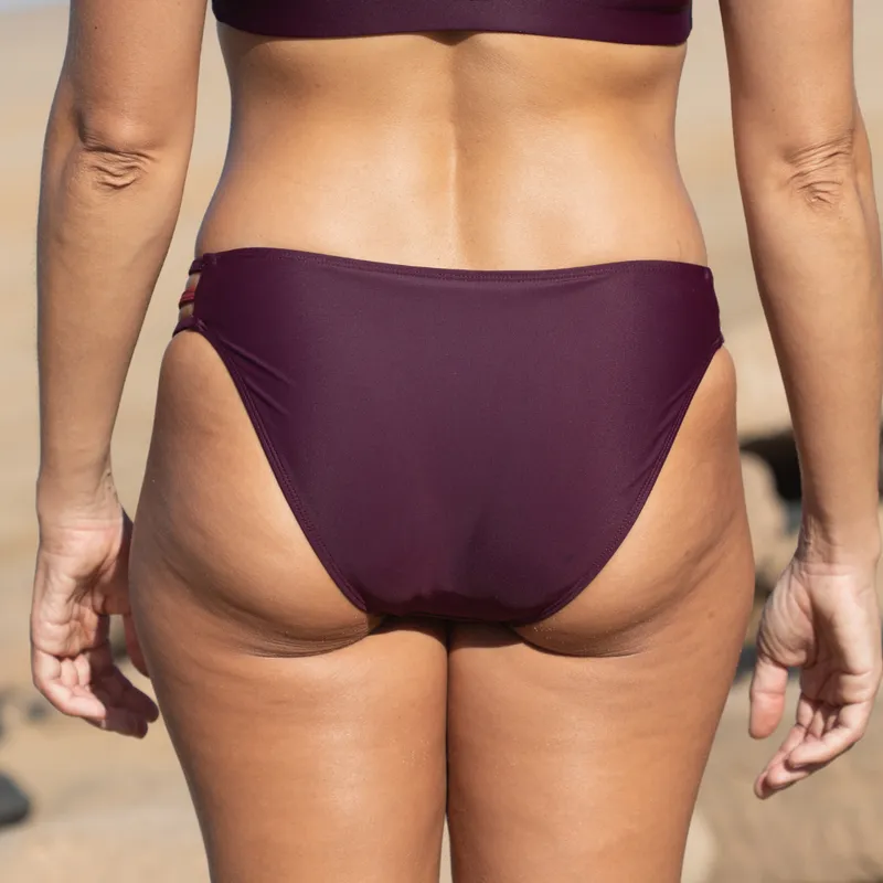 Inaska Inaska Damen vegan Bikinihöschen Low Waist Free Berries Berry, Dunkelviolett, – Produktbild 1 von 2