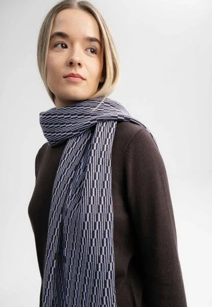 MELA MELA Jacquard Strick Schal Style ASMEE aus 100% Bio-Baumwolle, Dunkelbraune linien, – Produktbild 3 von 4