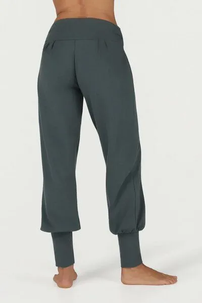 Urban Goddess Urban Goddess Yoga Hose Dakini, Pinyon (grau), – Produktbild 4 von 5