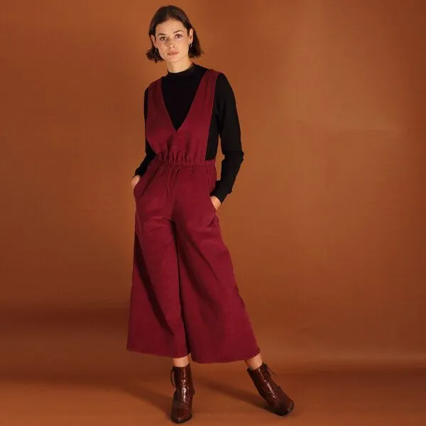 ManduTrap ManduTrap Jumpsuit, Latzhose Clara aus einem Bio- Baumwollcord in berry – Produktbild 1 von 4