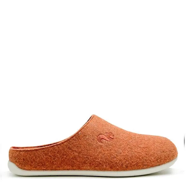 thies Veganer Slipper "thies ® PET", fair, mit Wechselfussbett, Rust, – Produktbild 1 von 4