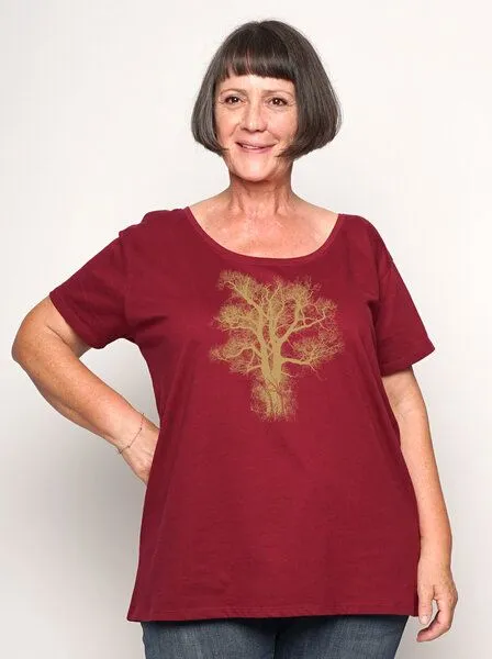 Peaces.bio - handbedruckte Biomode Peaces.bio - handbedruckte Biomode Bio-Damen-Loosefit-T-Shirt Chestnut, Bordeaux, – Produktbild 2 von 3