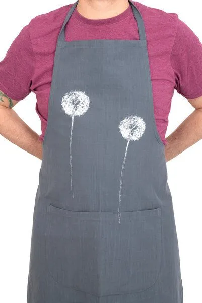 Hirschkind Hirschkind Handgewebte graue Fair-Trade & Bio-Kochschürze "Pusteblume" – Produktbild 3 von 4