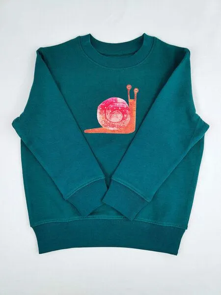 MelaDi Meladi Kinder Sweater aus Biobaumwolle - Schnecke auf Forrest Green, Natural white, – Produktbild 4 von 6