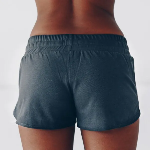 The Driftwood Tales The Driftwood Tales Kurze, sportliche Damenhose mit breitem Bund und DRIFTWOOD-Kordelzug, Anthrazitgrau, – Produktbild 3 von 4