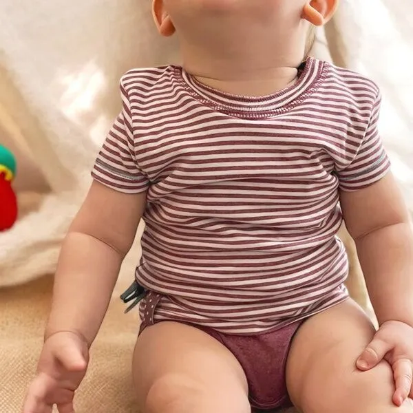 OrganicEra Baby S/S T-shirt Body gestreift 'OrganicEra' aus Bio-Baumwolle, Rot, – Produktbild 2 von 5