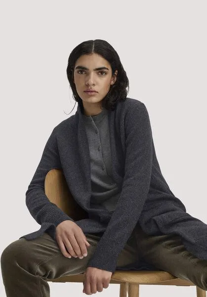 hessnatur hessnatur Strick Jacke Relaxed aus Bio-Schurwolle mit Bio-Baumwolle, Anthrazit, – Produktbild 6 von 8