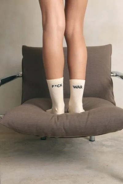Jutelaune Jutelaune F*ck War Socks - GRS und OEKO-TEX Zertifizierungen – Produktbild 1 von 2