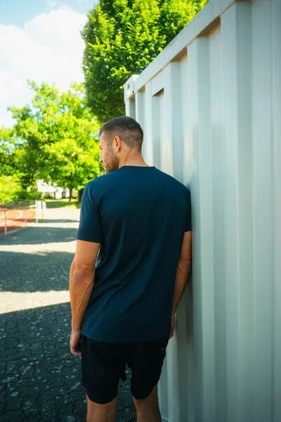 DIRTS dirts Classic Athletic T-Shirt, Navy, – Produktbild 3 von 4